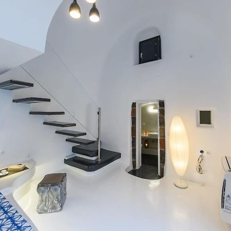 Santorini Traditional Apt With Private Hot Tub Lägenhet Fira  Exteriör bild