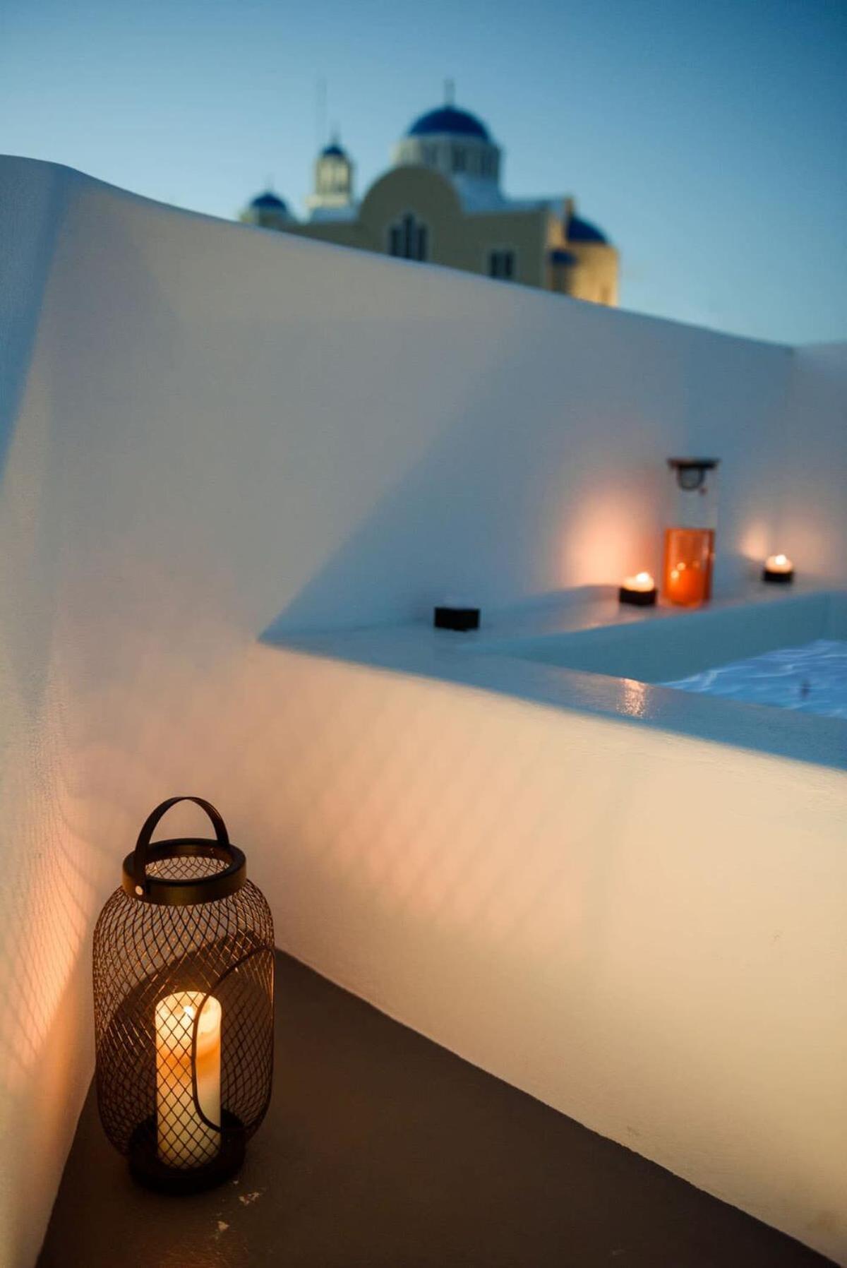 Santorini Traditional Apt With Private Hot Tub Lägenhet Fira  Exteriör bild
