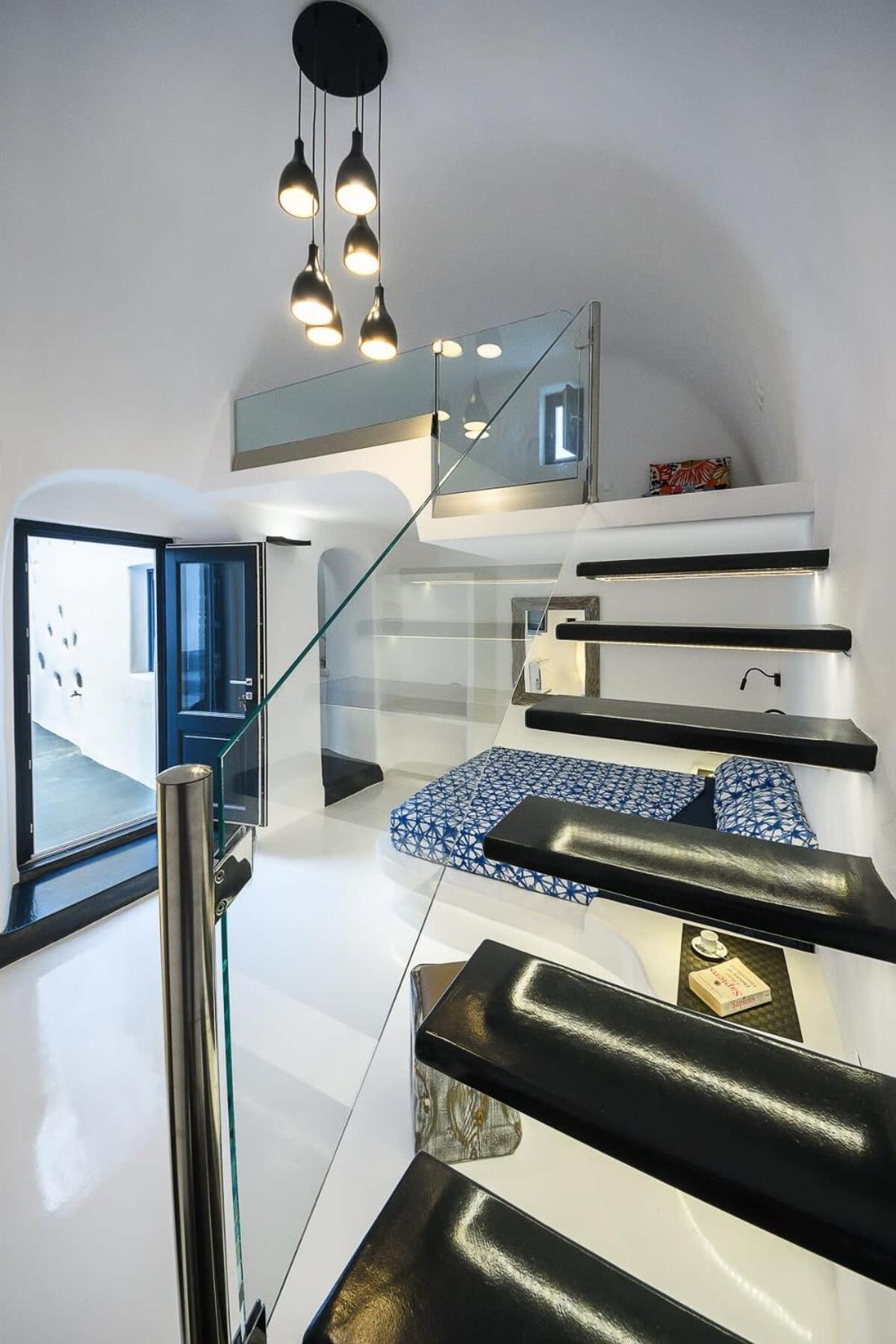 Santorini Traditional Apt With Private Hot Tub Lägenhet Fira  Exteriör bild