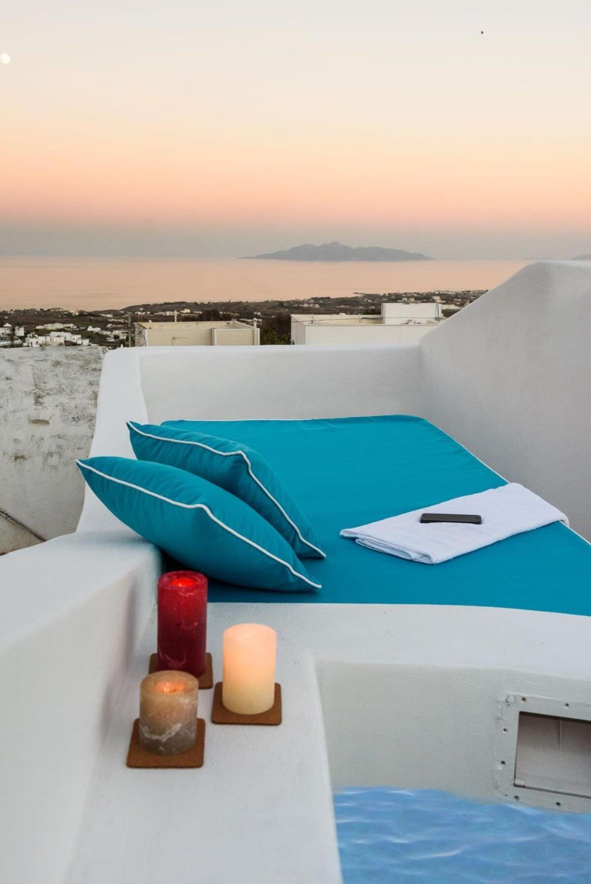 Santorini Traditional Apt With Private Hot Tub Lägenhet Fira  Exteriör bild
