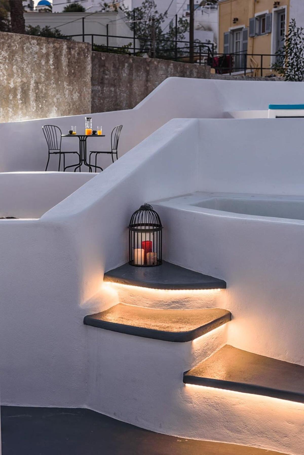 Santorini Traditional Apt With Private Hot Tub Lägenhet Fira  Exteriör bild
